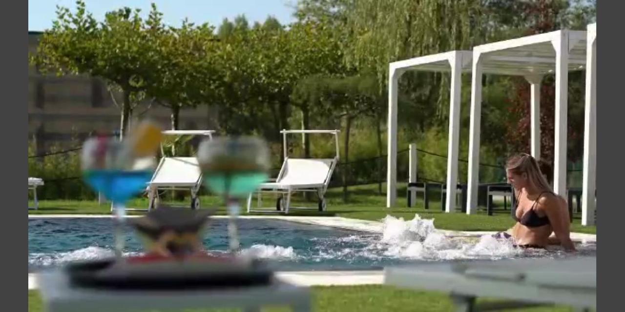 Marina Degli Estensi Floating Resort Llido Degli Estensi Exterior foto