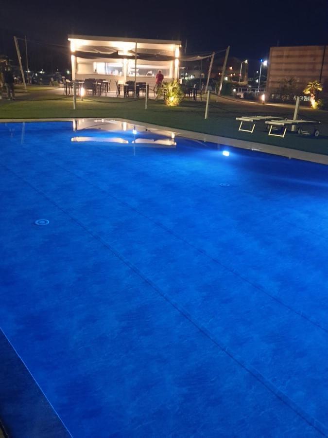 Marina Degli Estensi Floating Resort Llido Degli Estensi Exterior foto