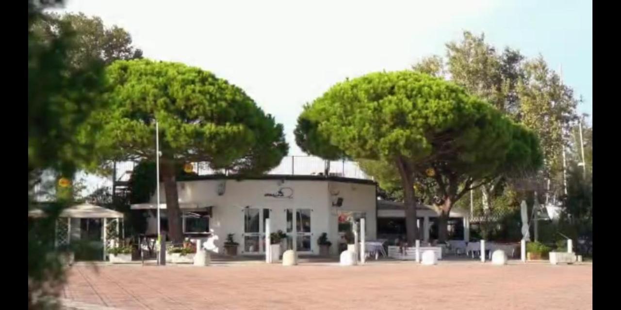 Marina Degli Estensi Floating Resort Llido Degli Estensi Exterior foto