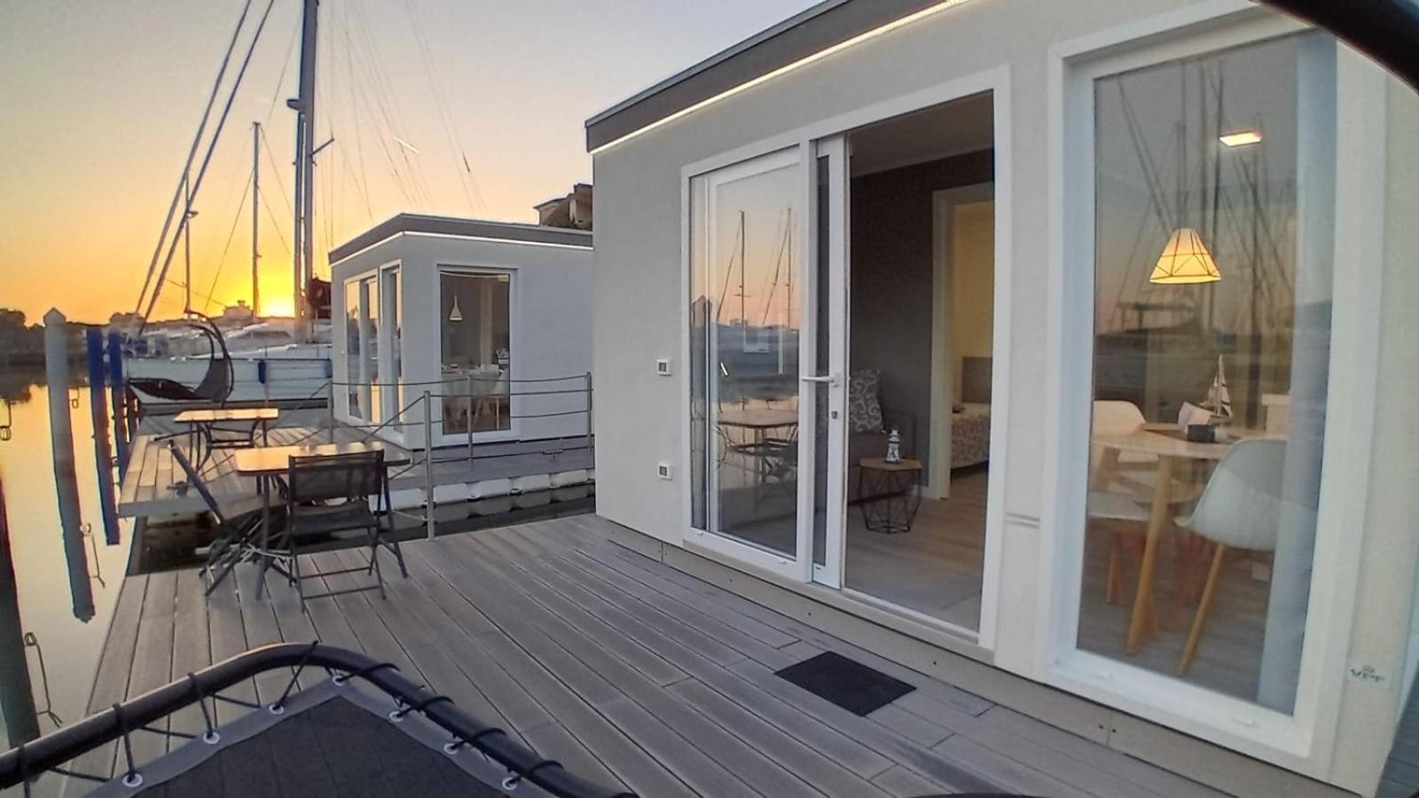 Marina Degli Estensi Floating Resort Llido Degli Estensi Exterior foto