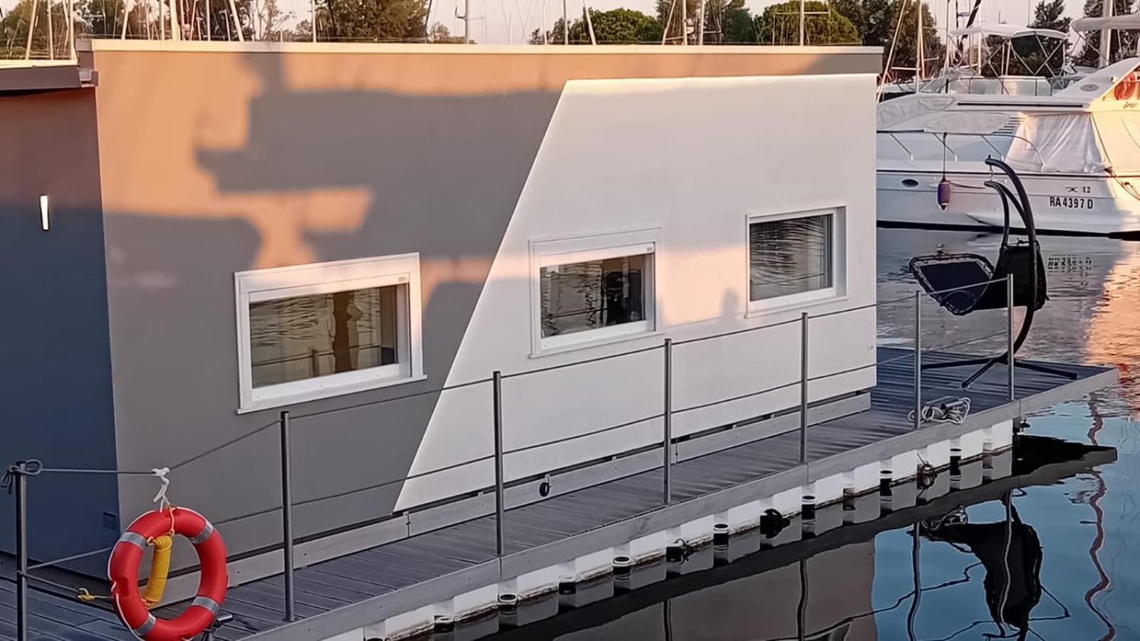 Marina Degli Estensi Floating Resort Llido Degli Estensi Exterior foto